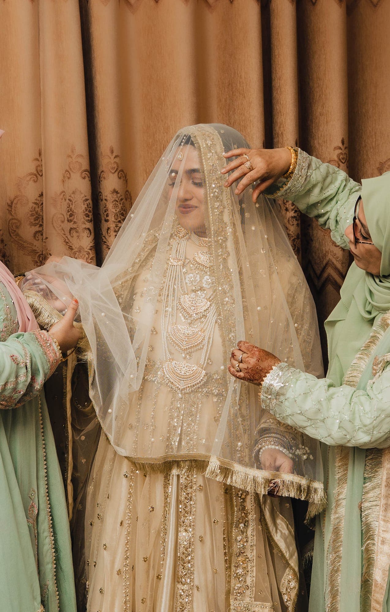 weddings — frame 17